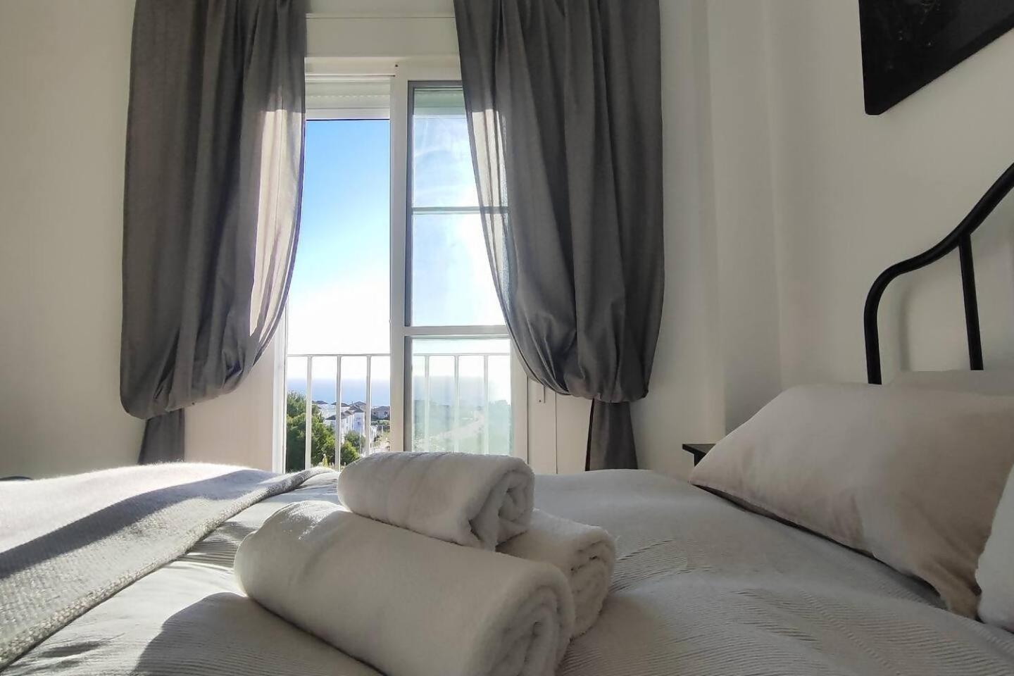 Апартаменти Atico Familiar Vistas Al Mar Манільва Екстер'єр фото